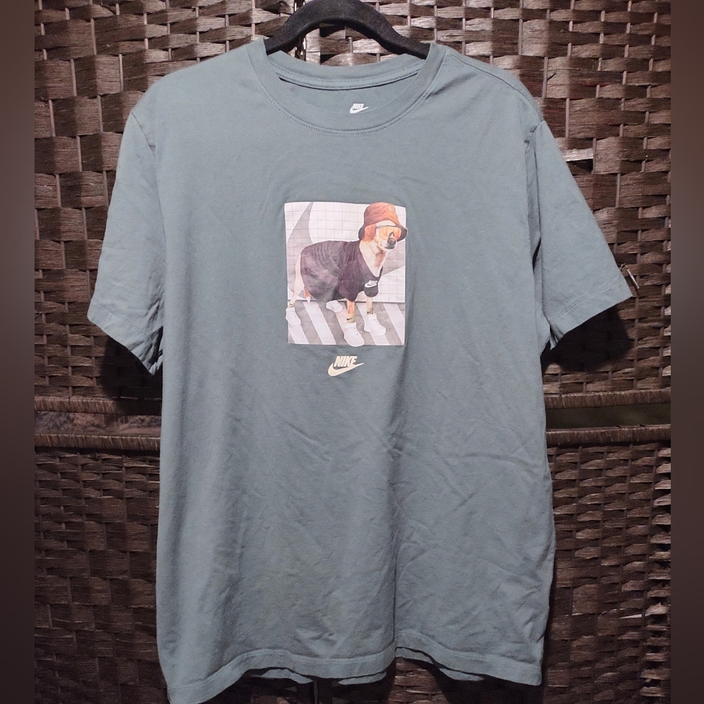 The Nike Tee Light Green Dog Graphic T Shirt Mens XL